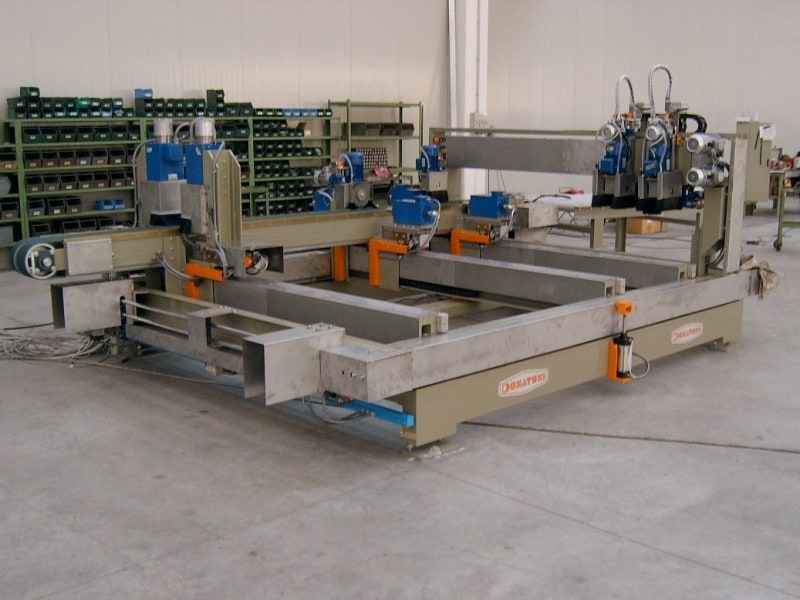 Slot/kerf and drilling machine for cladding products